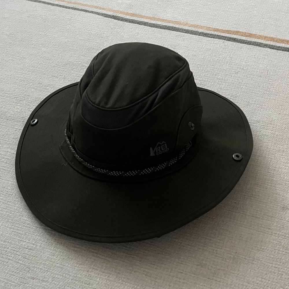 NWOT Unisex Dark Green Outdoor Hat with Wide Brim